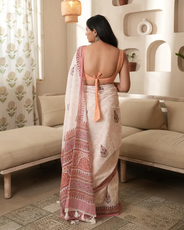 White_Peach_Cotton_Hblock_Print_Mul_Saree_With_Tassels_For_Women